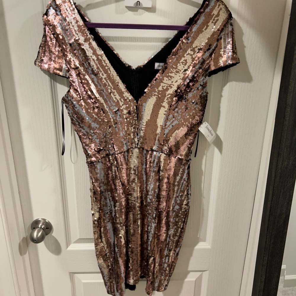 Neiman Marcus Gold Sequin Flutter Sleeve Mini Dre… - image 2